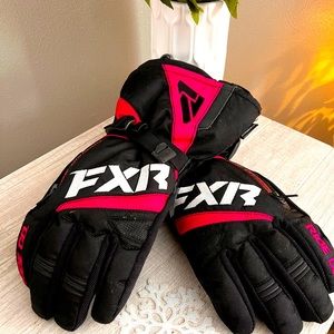 WOMENS FXR gloves!